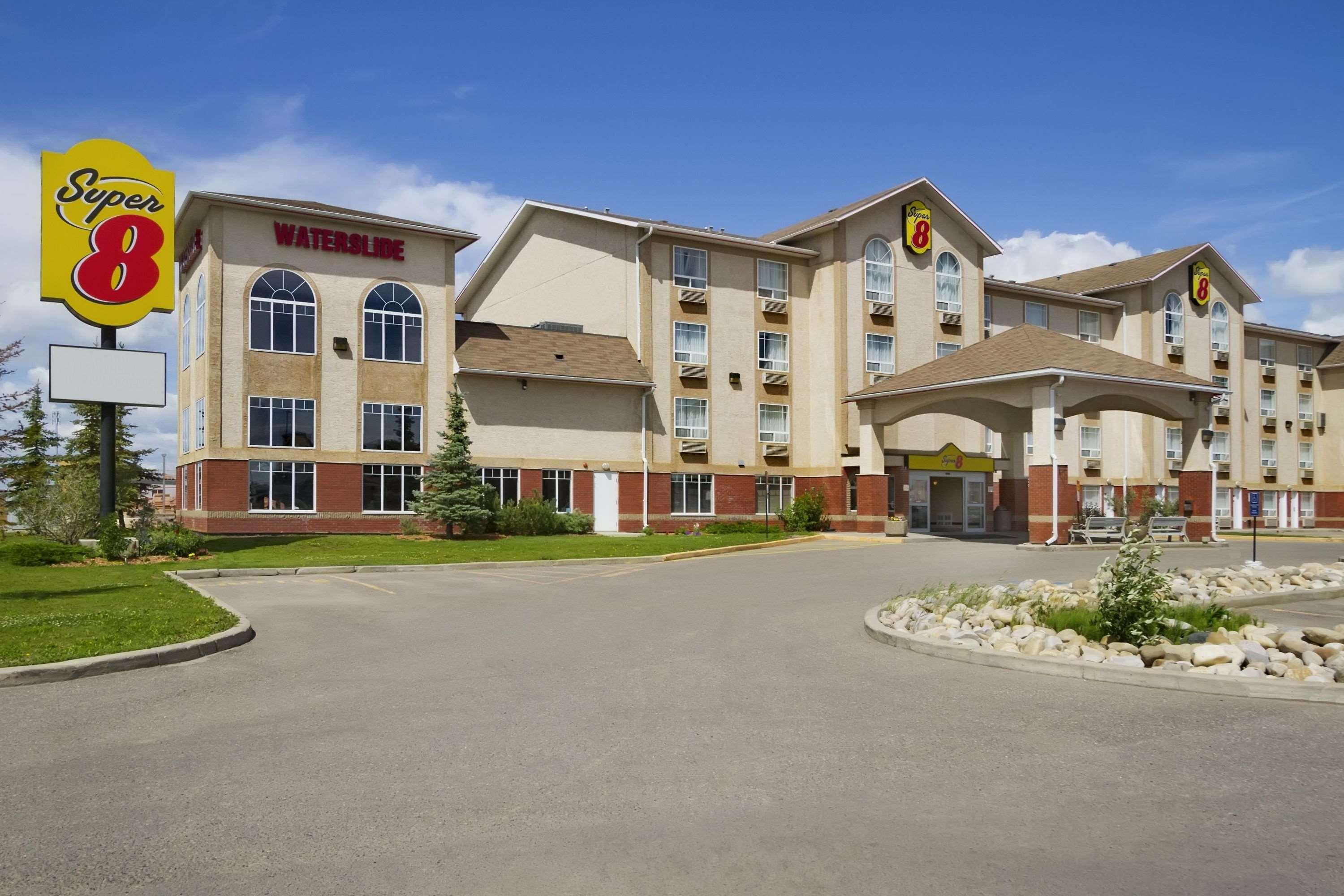 Super 8 By Wyndham Fort St. John Bc Dış mekan fotoğraf